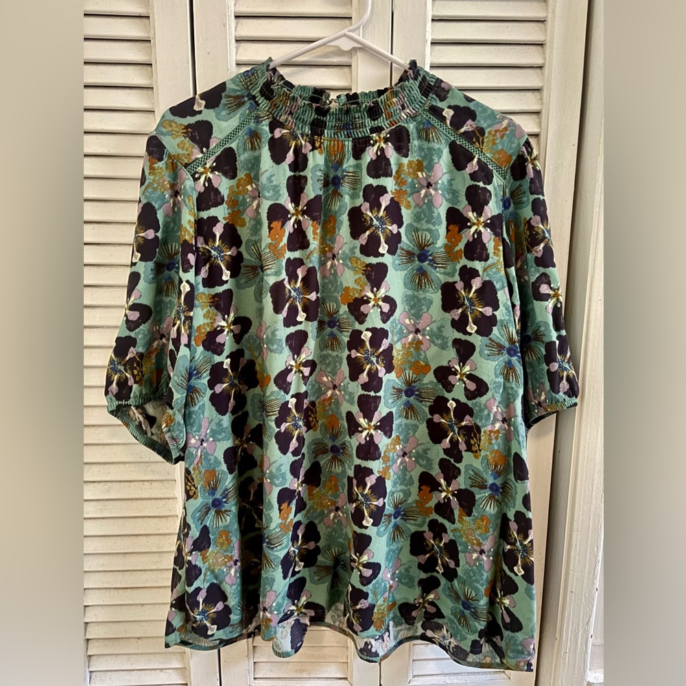 Knox rose large fall blouse, button at neck, roomy,
Slight high neck